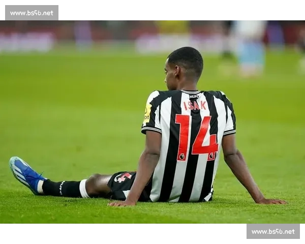 伊萨克回归纽卡训练！本周摊牌未来 利物浦 1.4 亿报价 + 30 万周薪争议引爆转会战